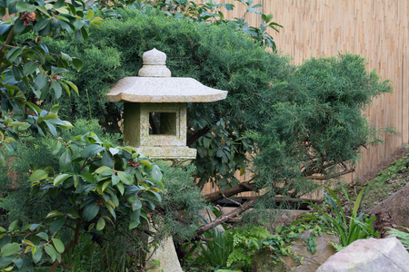 石花岗岩做成的亚洲花园