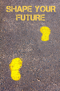黄色的脚步声，在人行道上走向形状你未来的消息