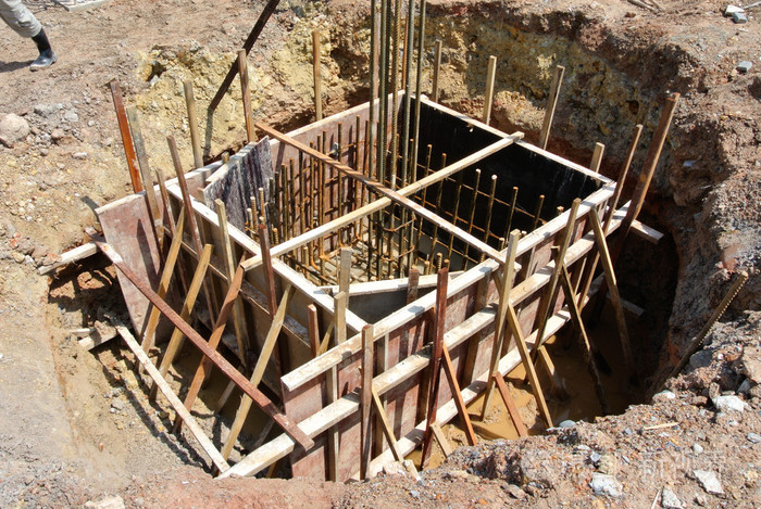 桩帽模板由木材和油彩