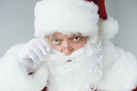 大胡子的圣诞老人在眼镜