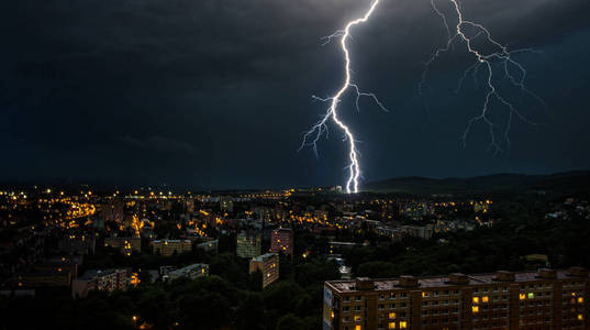 雷暴云