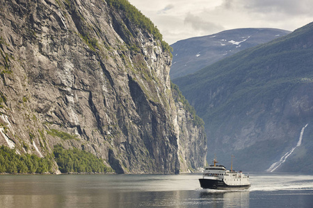 挪威的峡湾景观。Storfjorden。Hellesylt，美妙 cru