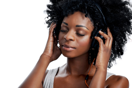 非洲女性听音乐