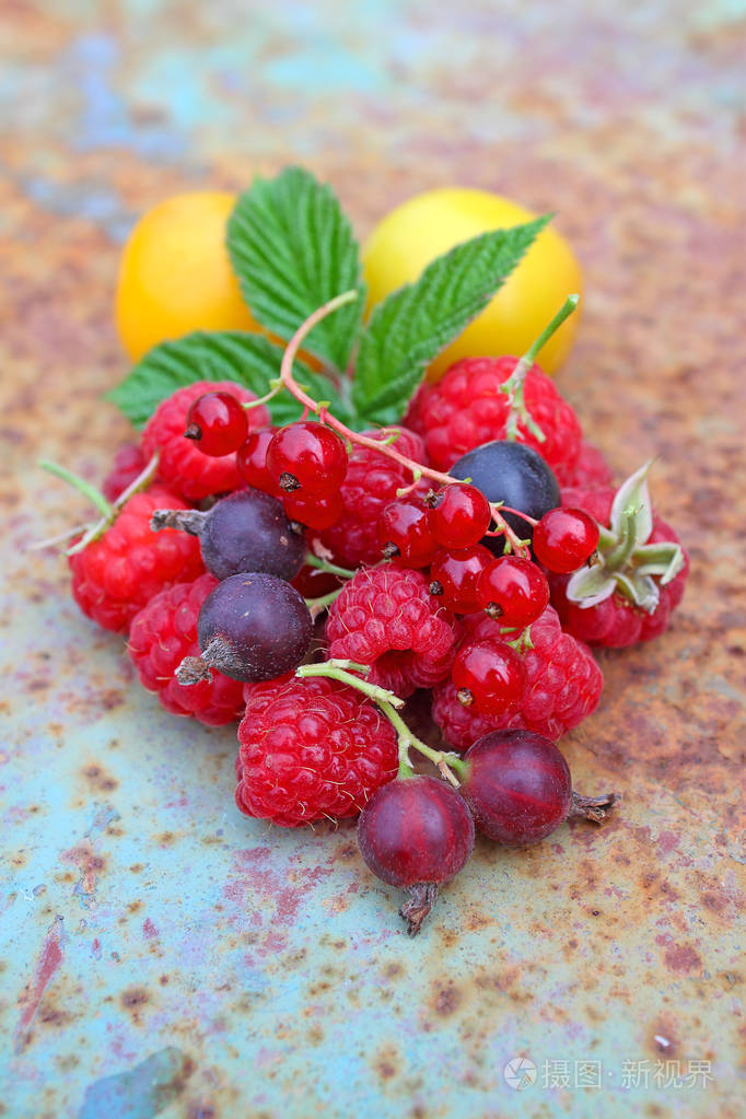 堆的新鲜覆盆子