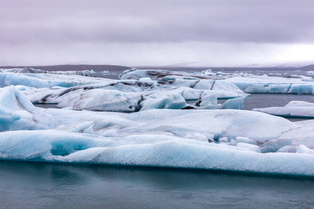 由南部海岸 o Jokulsarlon 泻湖漂浮的冰山