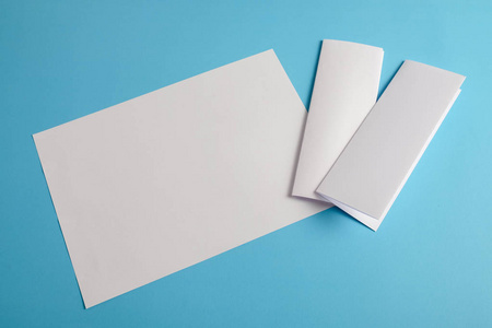 模板折叠白纸蓝底