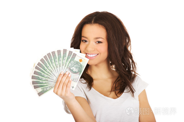 女人抱着波兰钱