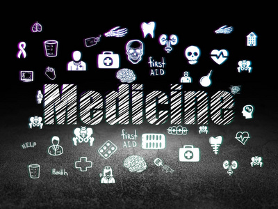 健康概念 医学在 grunge 黑暗的房间里