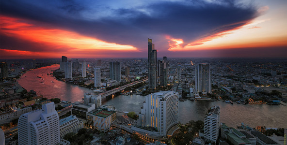 曼谷市的河流的景观