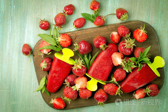 草莓,草莓冰淇淋上一块木板,strawberri