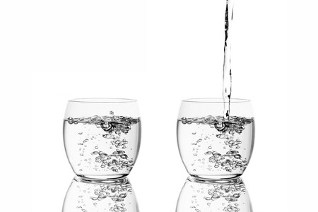 两杯水图片