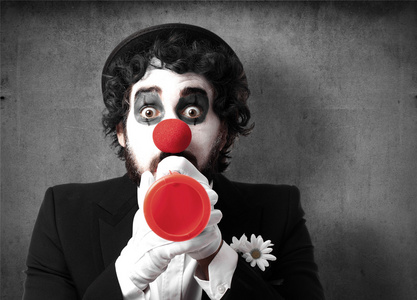 小丑的惊喜图片