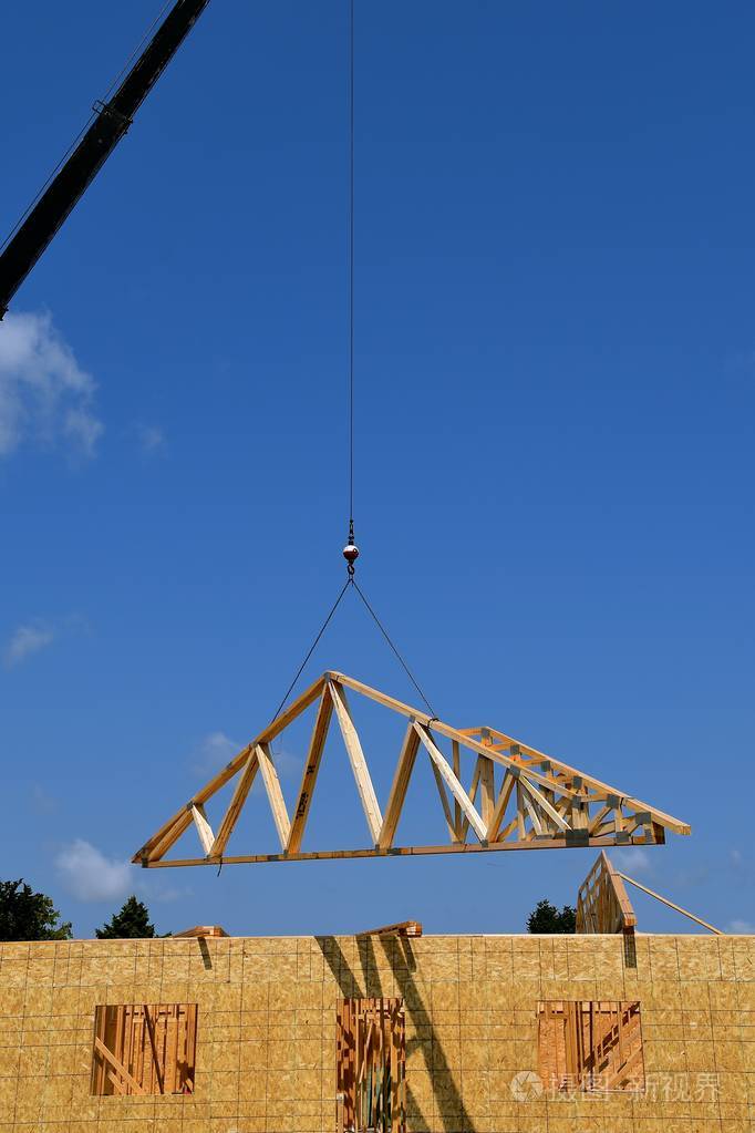 trusses(rafters) 转建建筑的顶部