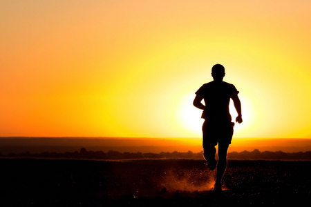 一个人奔跑图片