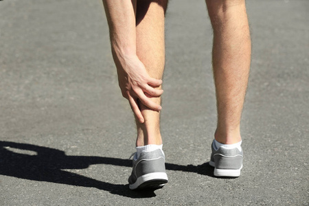 大小腿痛麻图片