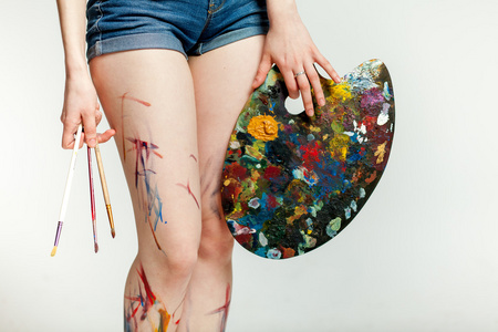 双腿女孩艺术家