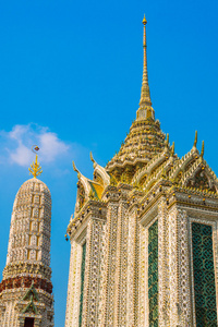 黎明郑王庙和美丽的蓝色天空在曼谷，泰国的寺庙