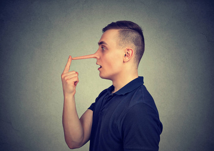 长说谎鼻子长鼻子的男人说谎的人照片