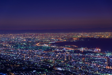 在暮色中的大阪和神户, 从玛雅山的库库塞代看风景