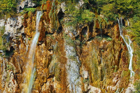 十六湖国家公园的瀑布