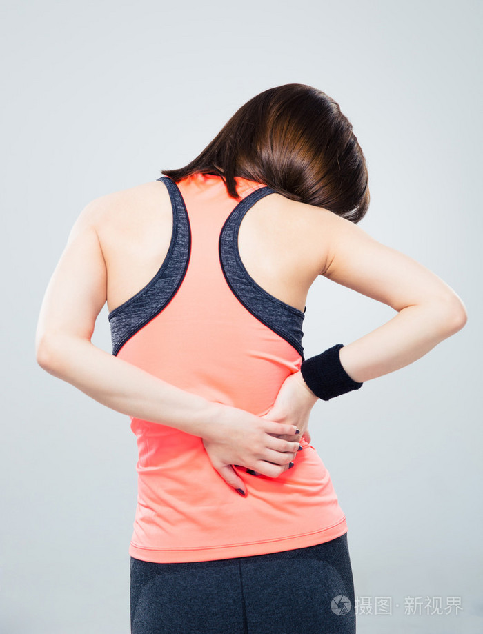 有背痛的健身女人