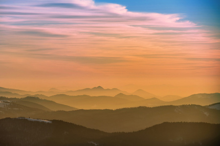 日落冬山