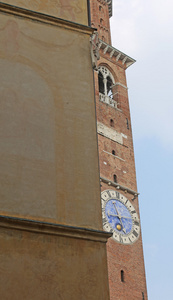 在维琴察市的主要广场钟楼的细节