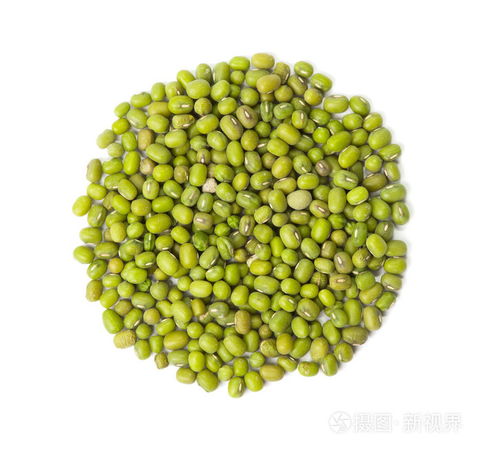 原料绿豆绿豆白背景上孤立