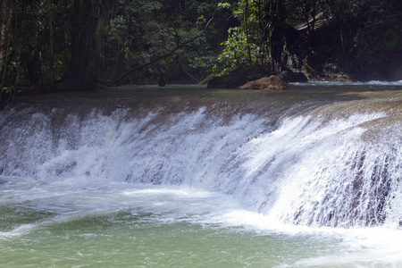 牙买加。小河 waterfal