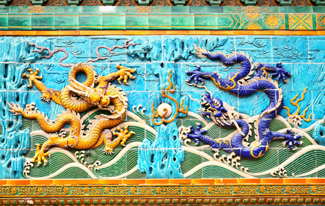 九龙壁周围的黄金大理石黄金九个龙中国九龙像