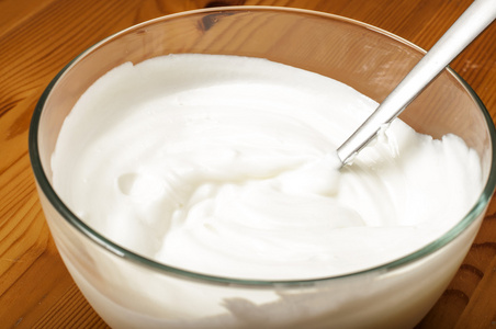 碗的纯酸奶照片