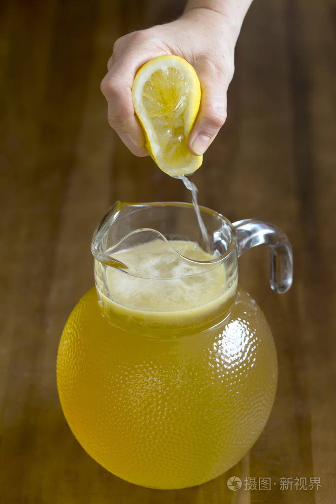 柠檬挤柠檬汁
