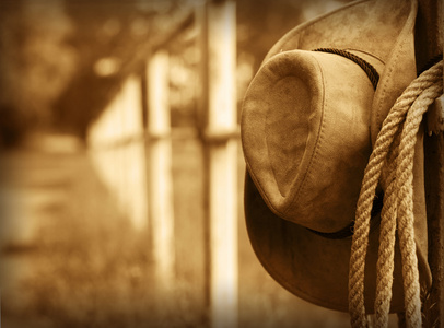 西部牛仔帽和套索照片