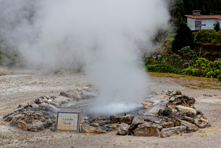 地热水在富尔纳斯圣米格尔岛照片