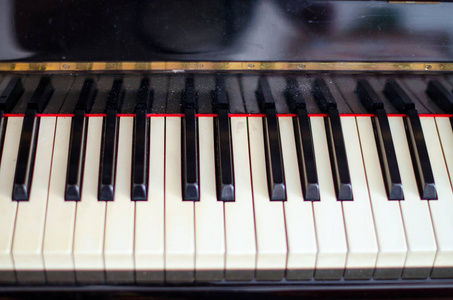 老式的钢琴键盘背景