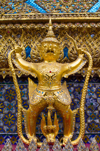 曼谷大皇宫的金色花环