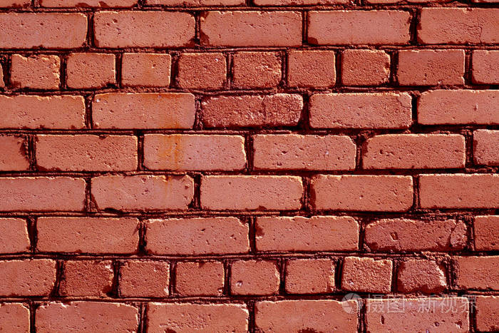 老粗糙的红色砖墙上的图案