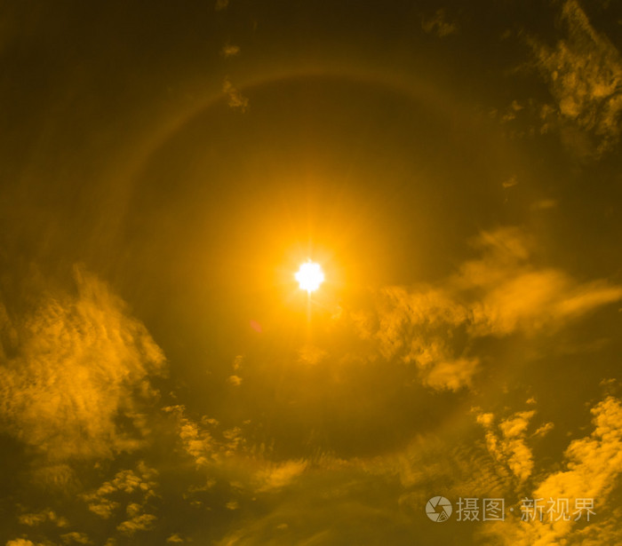 日冕太阳在天空上的光环