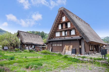 历史日本村白川乡在春天，日本旅游地标