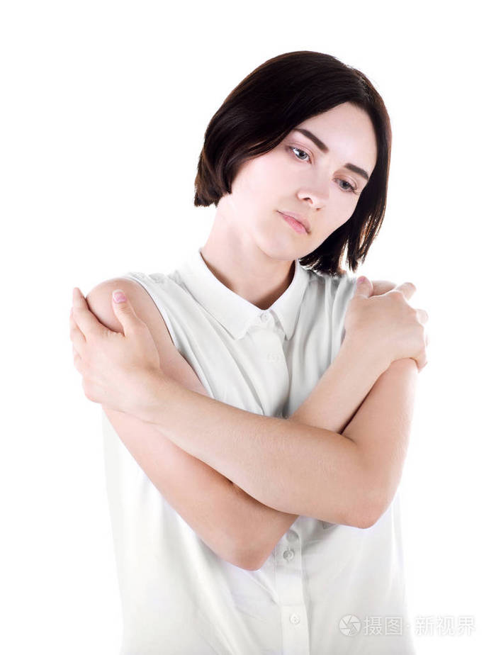 浅色背景上孤立黑发女性伤心的女孩拥抱自己思考的年轻女人有吸引力的