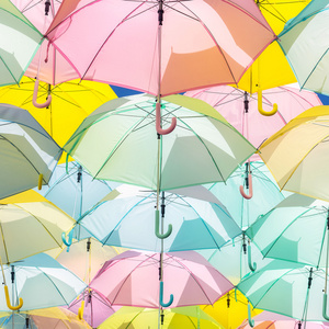 五彩的雨伞装饰图片