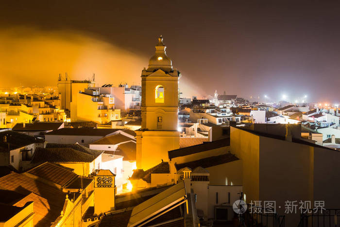 拉各斯阿尔加维portug古镇中心的夜景
