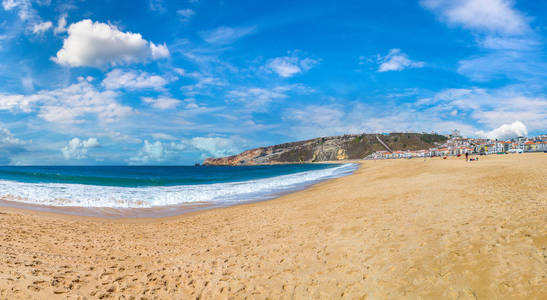 Nazare 海岸和桑迪海滩