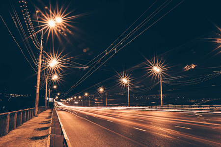 夜晚的城市道路交通灯创新