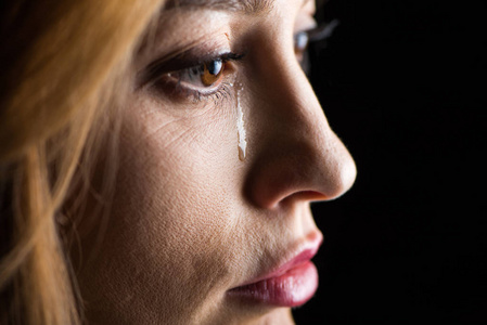 女人哭 流泪图片