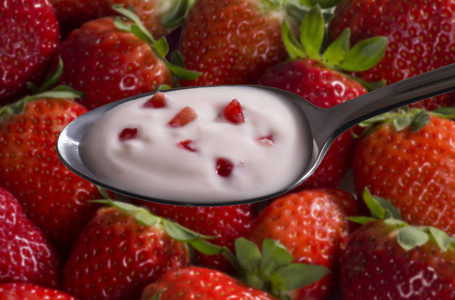 草莓酸奶匙, 有选择的重点