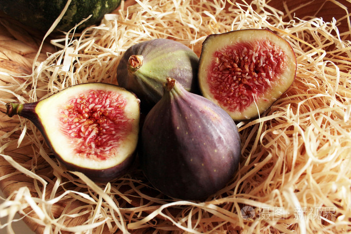 新鲜的紫色无花果