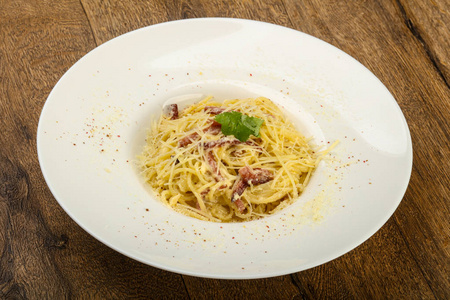 罗勒干酪面食 carbonara