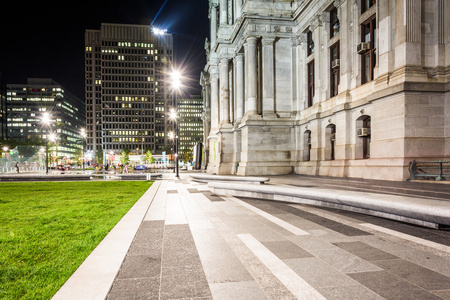 市政厅和迪尔沃斯公园里，晚上，在城市中心，Philadelph