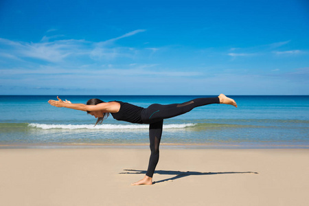 健康瑜伽运动对海滩, 运动瘦身训练, 休闲和冥想, 度假, 体育, 卫生